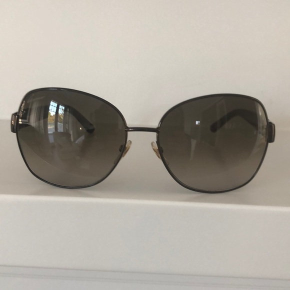 Gucci sunglasses and case - Picture 2 of 5